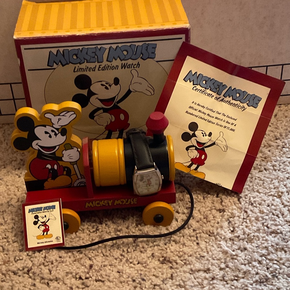 Disney collectors  Mickey Mouse watch and wood toy - Picture 4 of 6